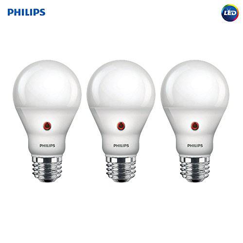 Philips LED Dusk-to-Dawn A19 Frosted 전구: 800-Lumen, 2700-Kelvin, 8-Watt (60-Watt 호환), E26 미디엄 스크류 바닥, 소프트 화이트, 3-Pack