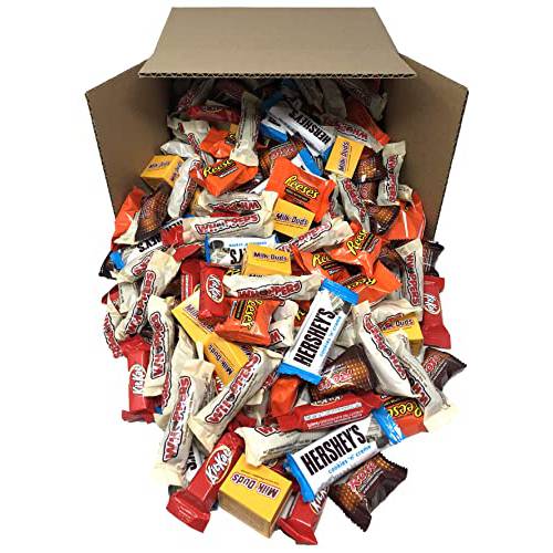BULK CHOCOLATE CANDY BAR MIX - 5 LB of Individually Wrapped Milk Chocolate Bars, Includes Hershey’s Chocolate Bars, Whoppers, Kit Kat Original, Dark Chocolate Kit Kat, Almond Joy, Crunch Bars and Miniature Reese’s Peanut Butter Cups
